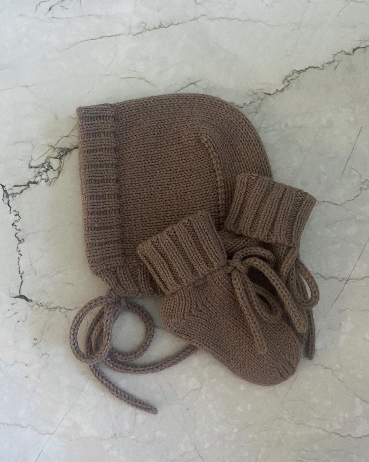 Newborn Knit Gift Set: Baby Bonnet and socks. Pure cashmere wool.