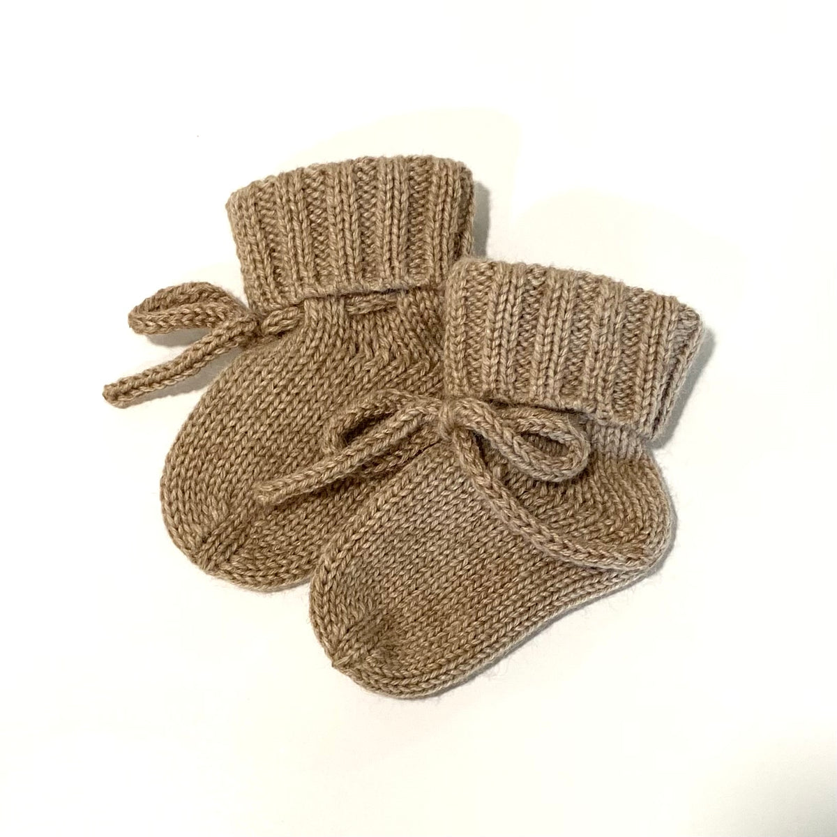 Newborn baby knit gift set. Handmade. 100% Casmere wool.