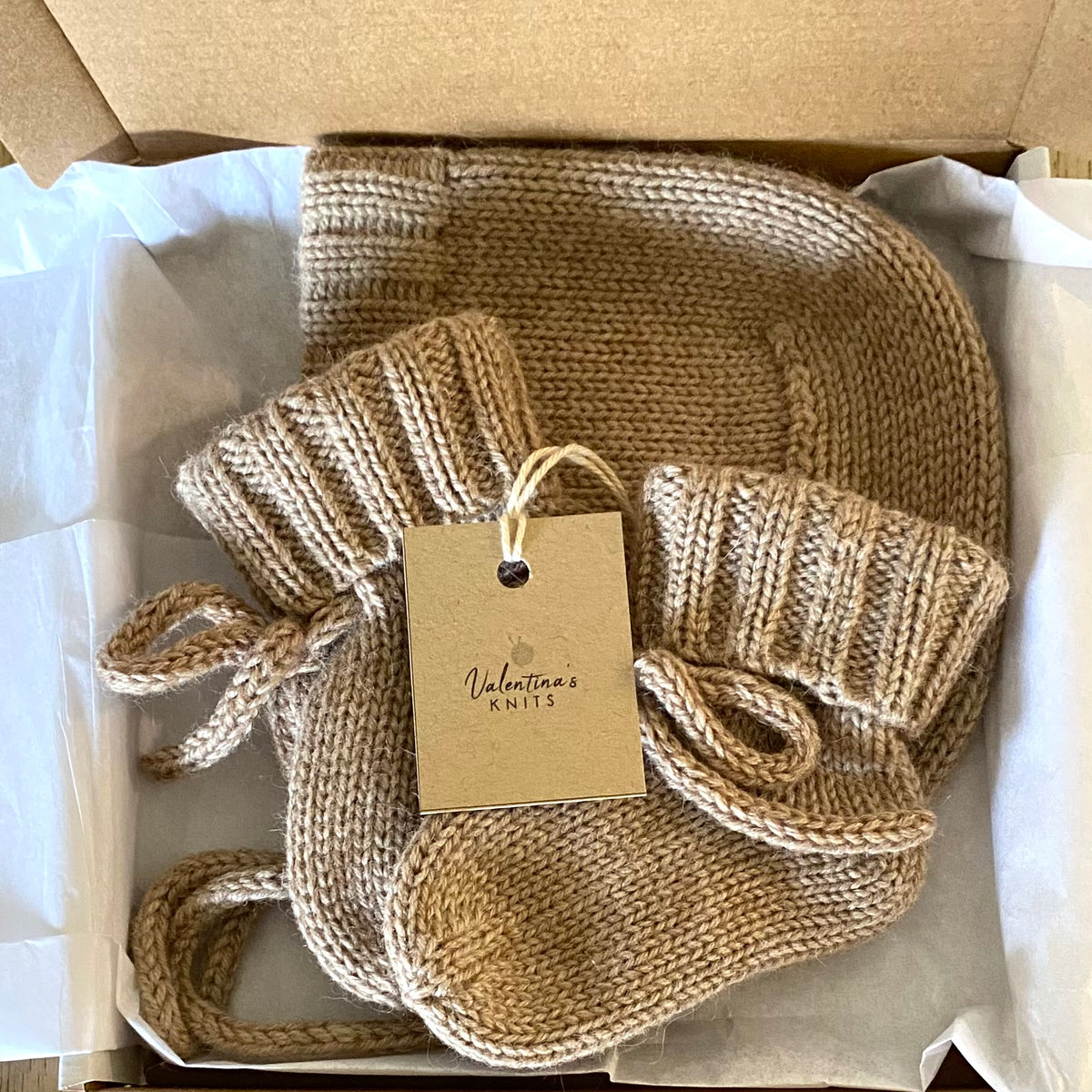Newborn baby knit gift set. Handmade. 100% Casmere wool.