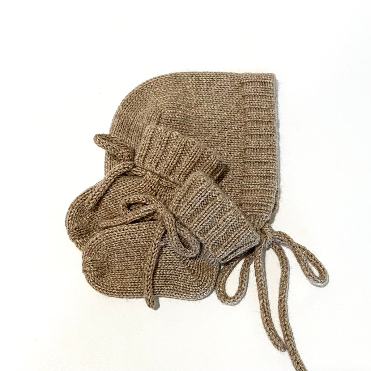 Newborn baby knit gift set. Handmade. 100% Casmere wool.