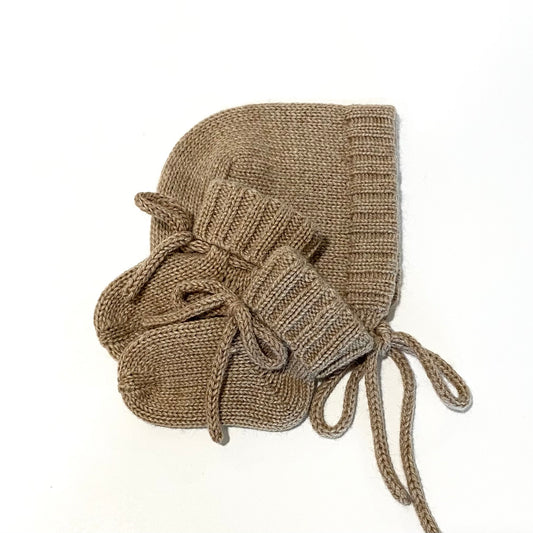 Newborn baby knit gift set. Handmade. 100% Casmere wool.