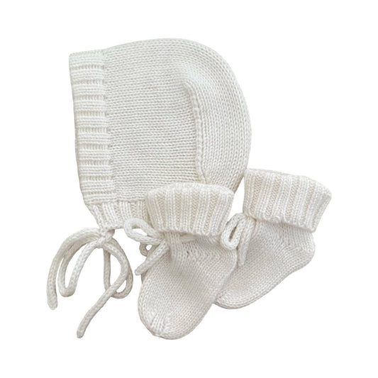 Newborn Knit Gift Set: Baby Bonnet and socks. Pure cashmere wool.
